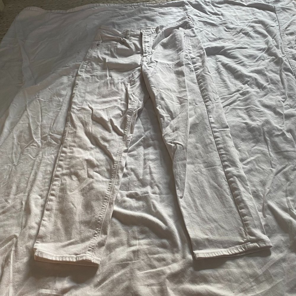 American Eagle White Mom Jeans